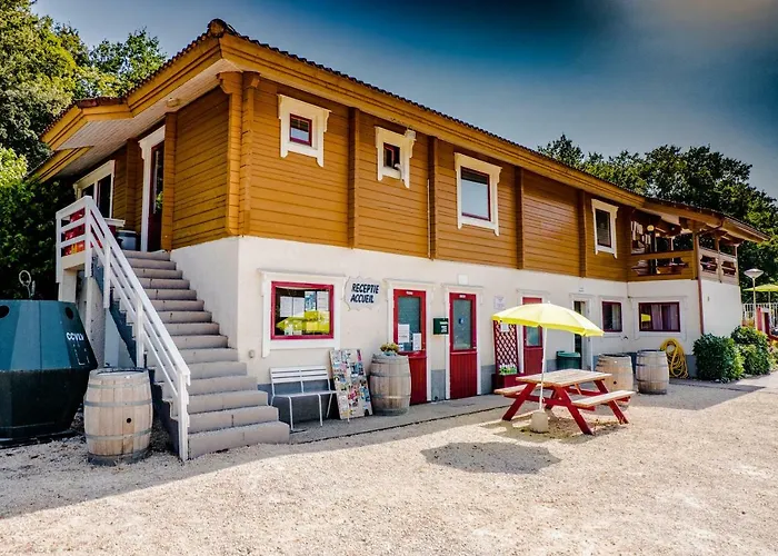 Cahors - 4 Pers. Mauroux (Lot)